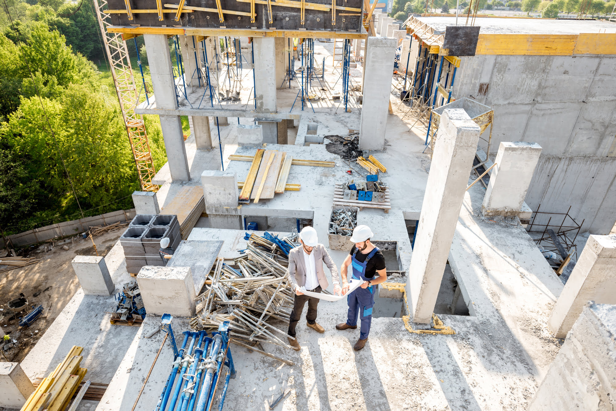 construction-site-with-workers-2 construction-site-with-workers-2